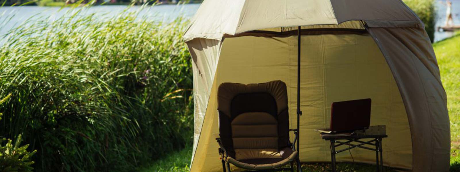 Angelschirm am Wasser