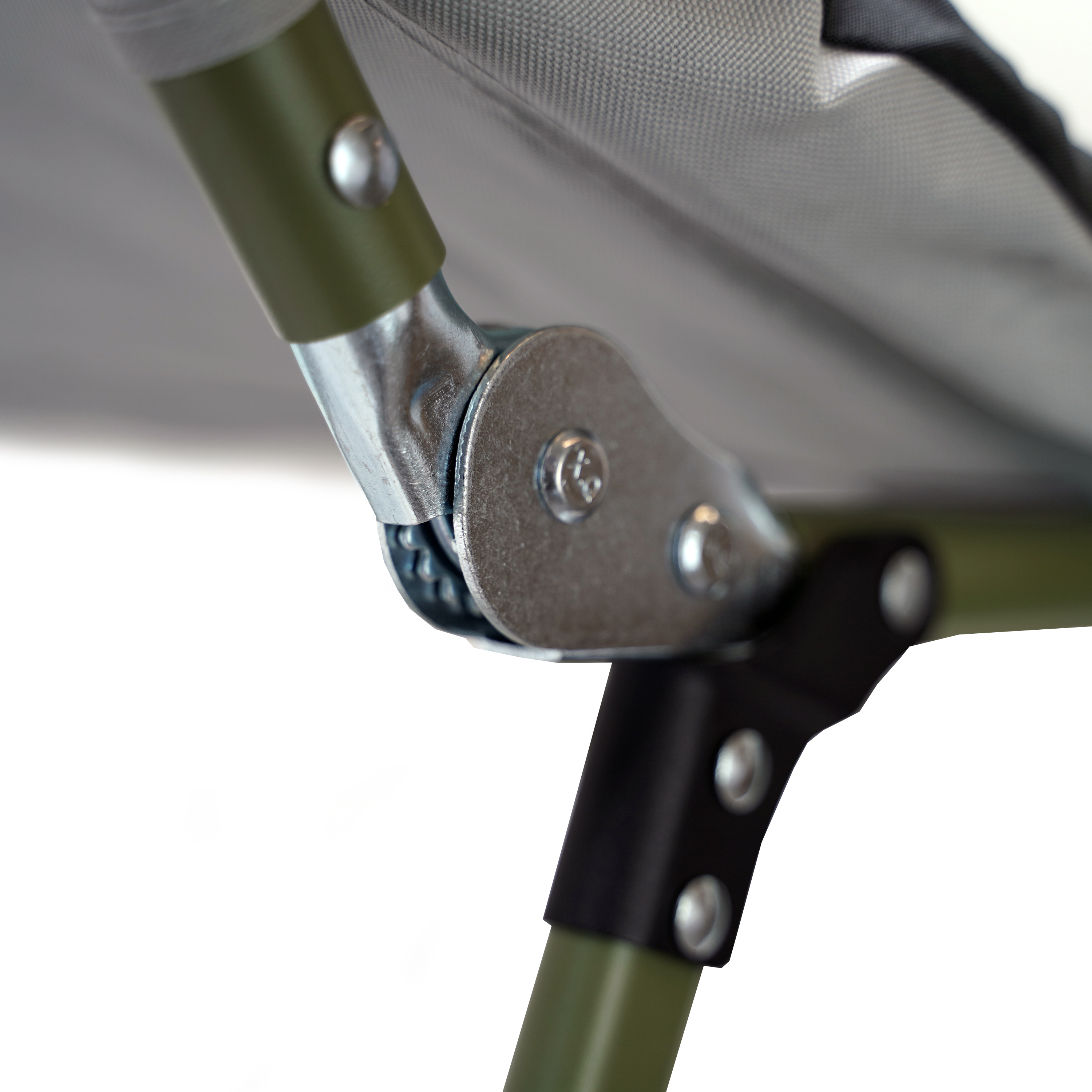 Eurocatch Karpfenliege Bedchair – 8-beiniges, verstellbares Campingbett mit 5-fach verstellbarer Rückenlehne, gepolstertem Kopfteil, Seitentasche & klappbar – Grün – 195×65×27 cm