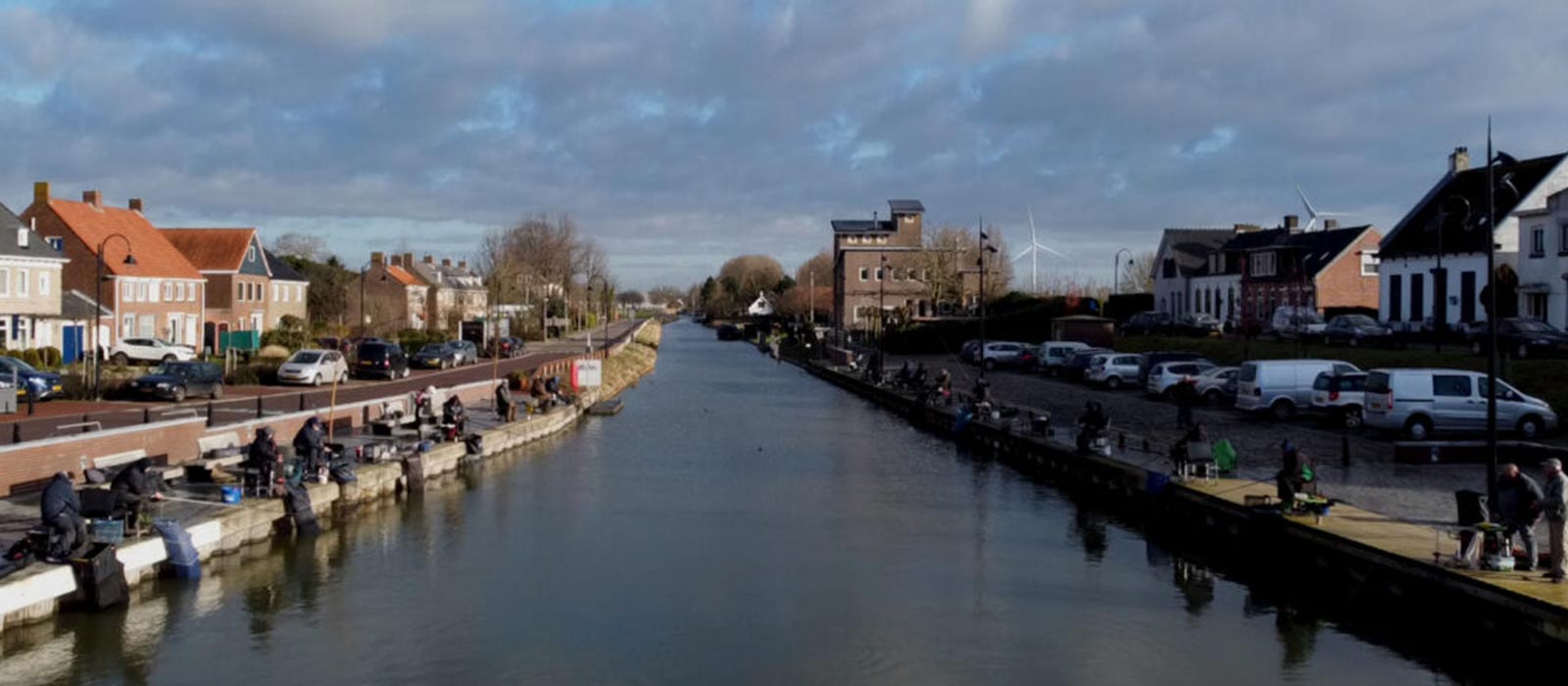 Winterangeln im Hafen von Dinteloord